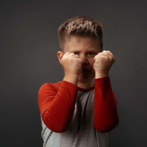 Dziecięca agresja w przedszkolu – jak ją rozumieć i jak reagować? artykuł dla nauczycieli przedszkolnych